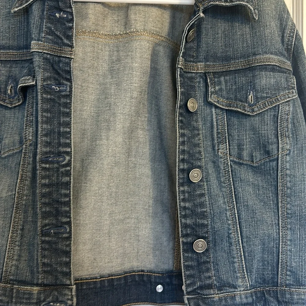 Sneak Peek cropped denim jacket - Picture 3 of 7